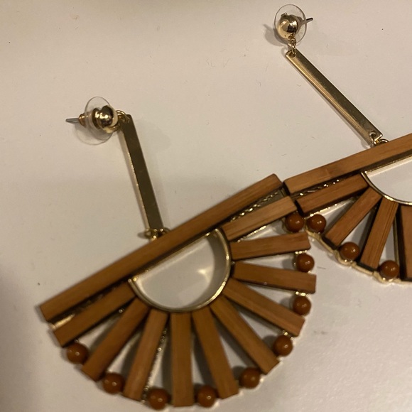 Women’s wood & gold earrings - Picture 2 of 4
